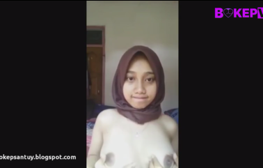 Video Call Dengan Cewek Memeras Uting Cokelatnya